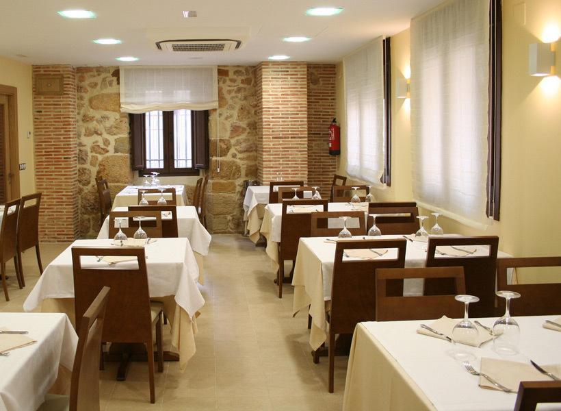 Hostal Restaurante La Muralla Oña Zewnętrze zdjęcie